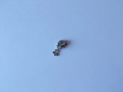 Tradera Örhängen<ÖRHÄNGEN i SILVER MED OFÄRGAD STEN (13/5/19/5)