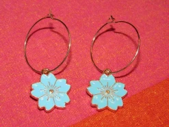 Tradera Egendesignade Smycken<Örhängen med blommor av zinklegering/emalj/rostfritt stål.