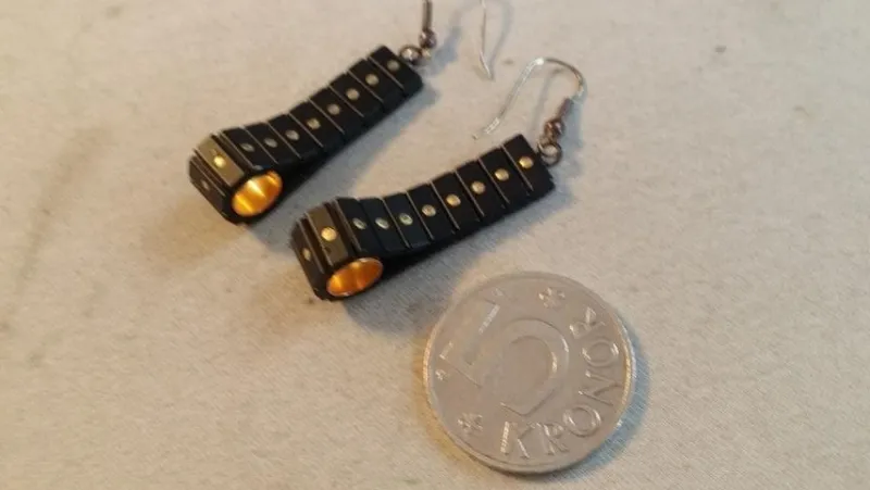 Tradera Örhängen<örhängen Punk ROCK 90-tal Längd ca 4 cm