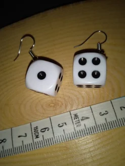 Tradera Örhängen<Örhängen Tärningar vit Rockabilly Raggare