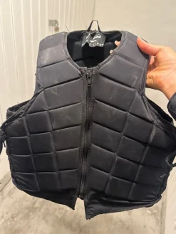 Tradera Häst & Ridsport<Ridväst Horze Life strl M