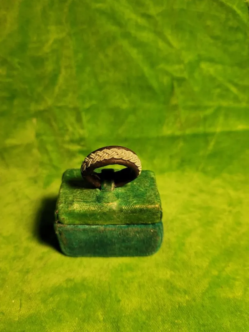 Tradera RING AV SKINN TENNTRÅDSSLÖJD SAMISK HANTVERKSTIL ALLA HJÄRTANS DAG PRESENT> Hemslöjd