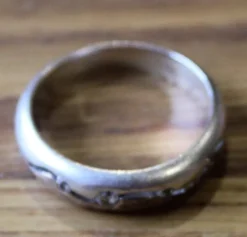 Tradera Övriga Smycken<Ring med stenar i inget äkta