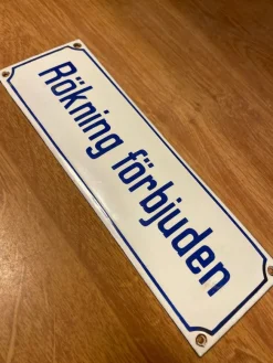 Tradera Skyltar<RÖKNING FÖRBJUDEN Härlig äldre emaljskylt
