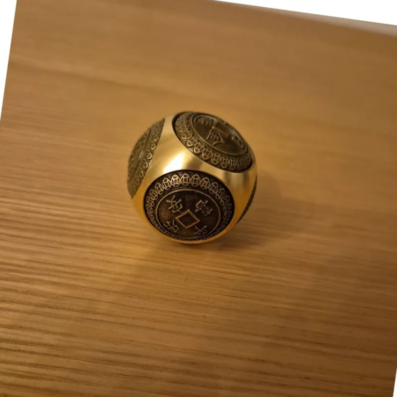 Tradera Rålyxig fidget spinner i metall> Fidgets