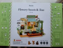Tradera Rolife DIY Miniatyrhus - Flowery Sweets & Teas DG146^ Övrig Hobby