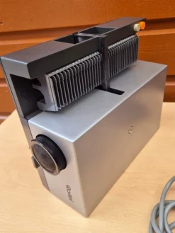 Tradera Rollei P35A diabildsprojektor^ Analoga Projektorer