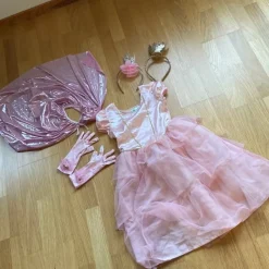 Tradera Rosa Prinsessdräkt Set med Kappa, Handskar & Diadem krona (H&M, 122/128)> Utklädnad & Rollek