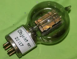 Tradera R-typ radiorör defekt (22114)^ Elektronikkomponenter