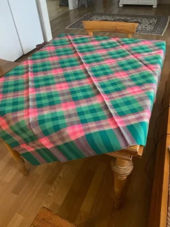 Tradera Rutiga bordsduk i grönt, rosa och grått NY^ Hemtextil
