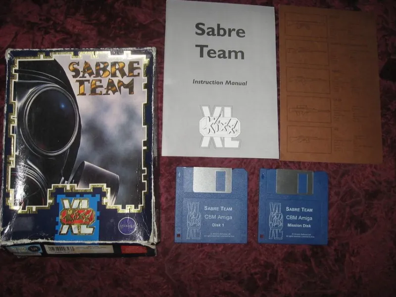 Tradera SABRE TEAM - AMIGA SPEL -BOG BOX> Datorer