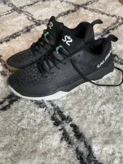 Tradera Innebandy<Salming Eagle inomhussko, träning, strl: 44, svart