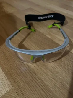 Tradera Innebandy<Salming Innebandyglasögon PRO EYEWEAR SR Silver/Ljusgrön