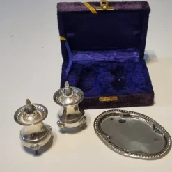 Tradera Salt- och pepparkar i ask> Bruks- & Prydnadsföremål