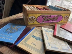 Tradera Kuriosa<Samling svenska almanackor och kalendrar /Trälåda kanold Göteborg