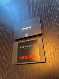 Tradera Samsung 850 EVO 250GB SSD & SanDisk 128GB SSD> Datorkomponenter