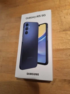 Tradera Mobiltelefoner<Samsung Galaxy A15 5G Laddare ingår.