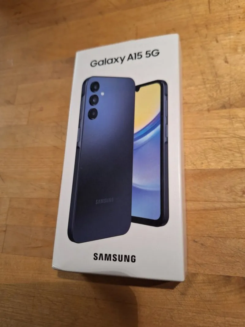Tradera Mobiltelefoner<Samsung Galaxy A15 5G Laddare ingår.
