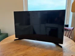 Tradera Samsung TV 32 tum^ Möbler