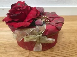 Tradera Övriga Samlarsaker<Sanderine London vintage handmade rose decorated collectable empty chocolate box