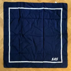 Tradera SAS / Scandinavian Airlines | Mörkblå uniformssjal | 75x75 cm | Flygnostalgi!^ Flyg