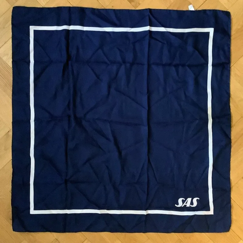 Tradera SAS / Scandinavian Airlines | Mörkblå uniformssjal | 75x75 cm | Flygnostalgi!^ Flyg