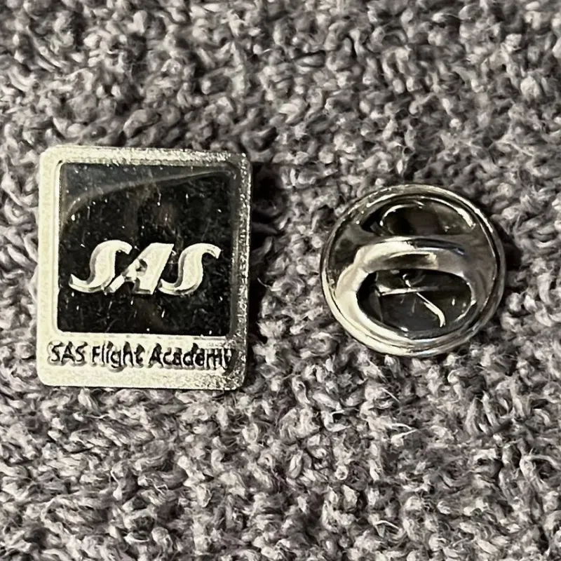 Tradera SAS Flight Academy • pin / nålmärke • MINT CONDITION^ Flyg