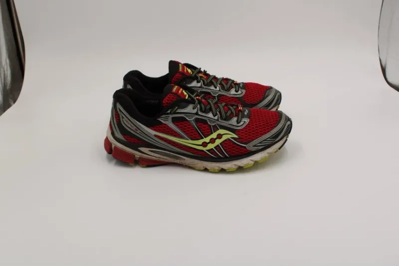 Tradera Löpning<SAUCONY Ride 5 löparskor – bekväma och hållbara i rött och svart, EU 42.5