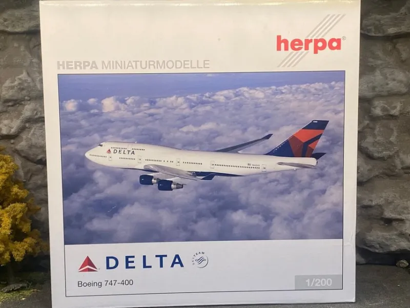 Tradera Scale 1/200 Boeing 747-400 ^ Flyg