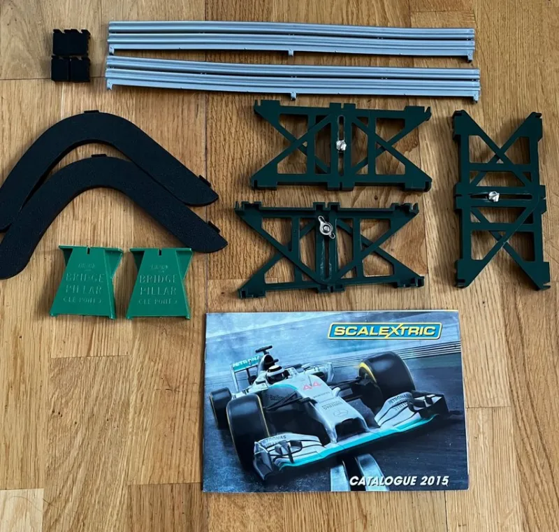 Tradera Scalextric Brokomponenter> Leksaksfordon