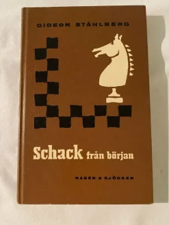 Tradera Schack från början av Gideon Ståhlberg Inbunden bok. Rabén & Sjögren. 1959.> Korsord & Korsordsrelaterat