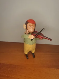 Tradera Övriga Samlarleksaker<Schuco Solisto Apa med violin 1940-1950 tal