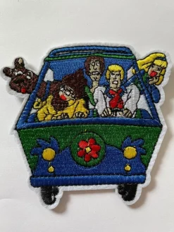 Tradera SCOOBY DOO BIL på TYGMÄRKE> Tygmärken & Pins