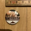 Tradera SCORPIONS - LOGO - KNAPP / BUTTON - NÅL / PIN - FRÅN 1980 TALET SAMFRAKTAR^ Merchandise