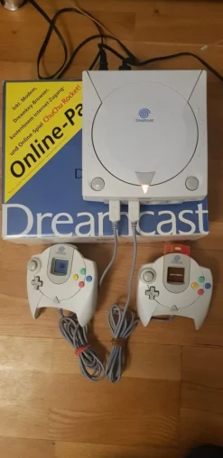 Tradera Sega<Sega Dreamcast inkl. sista spelet NHL2K2. Läs beskrivningen
