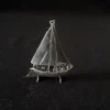 Tradera Segling<Segelbåt i äkta silver. 6,5cm hög.,Ny från äldre guldsmedsaffär
