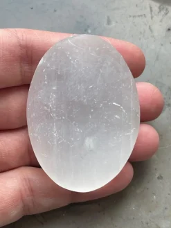 Tradera Ädelstenar<Selenit Ädelsten Samlarobjekt, Dekorativ Sten, Handsten, Palmstone ca 60 g