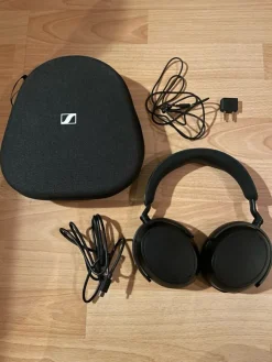 Tradera Sennheiser Momentum 4 Wireless Hörlurar OBS! Defekta^ Hörlurar