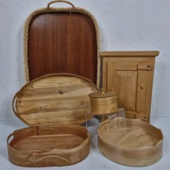 Tradera Serveringsbricka & parti brödkorgar i trä - Svepaskar m.m - 1900-tal> Hemslöjd