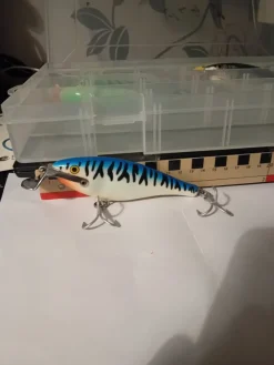 Tradera Fiske<shad rappla 14 cm BRA TILL ABBORRE GÄDDA GÖS OCH LAX MED FLERA ARTER