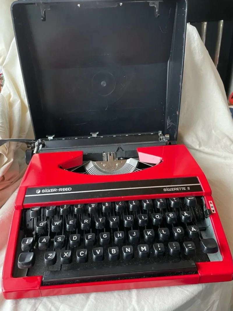 Tradera Silver-Reed Silverette II skrivmaskin> Technica & Nautica