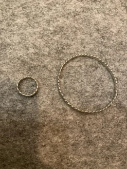 Tradera Smyckespaket<Silverring och silverarmband. 925S