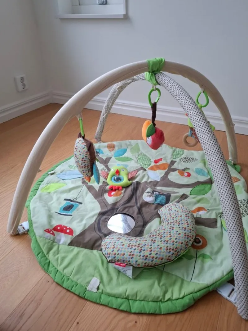 Tradera Skip Hop Treetop Friends Babygym Grönt> Babyleksaker