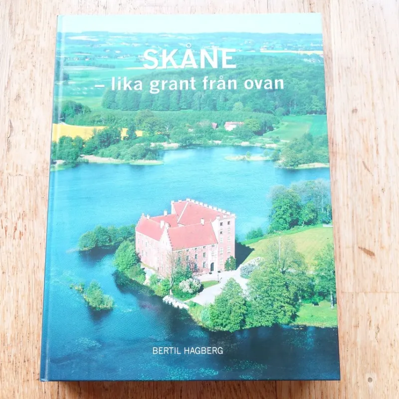 Tradera Skåne lika grant från ovan, Bertil Hagberg, 2009, flygfoto över Skåne> Fotolitteratur
