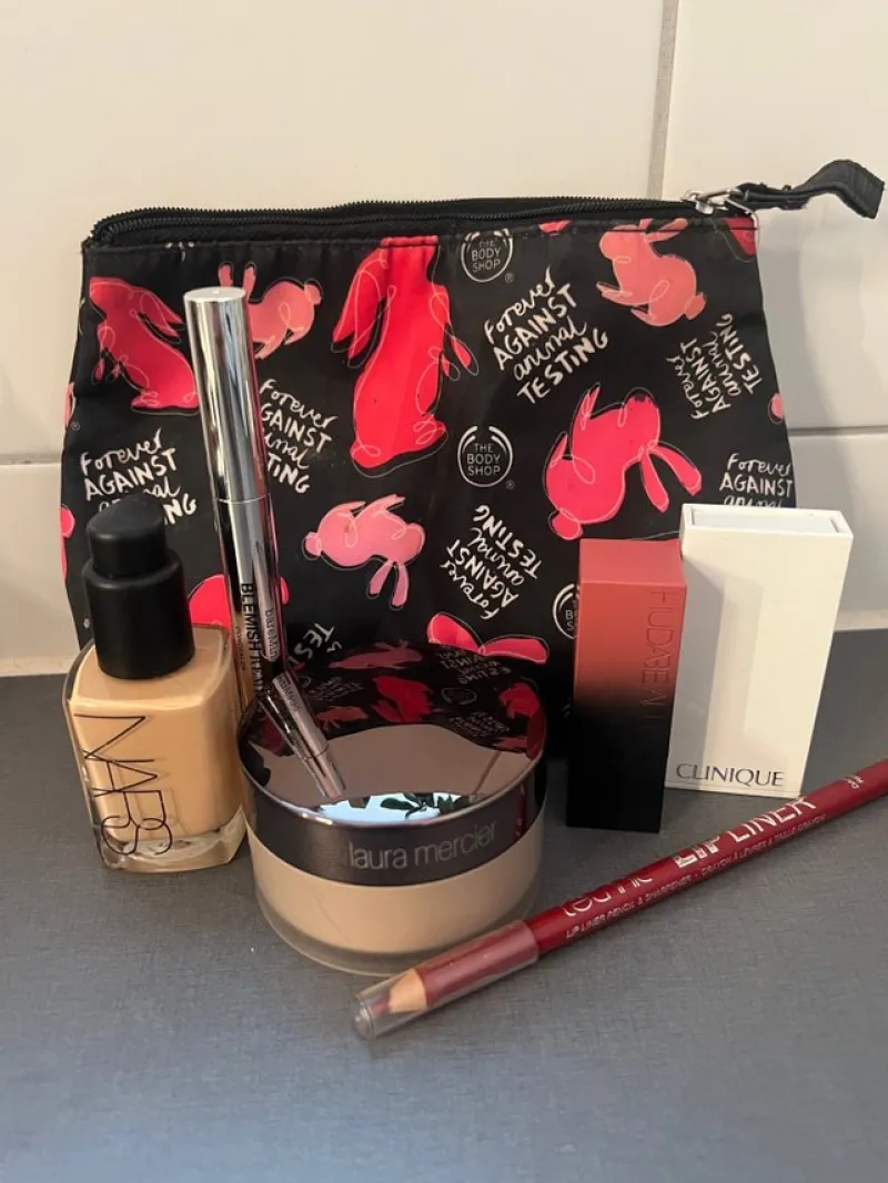 Tradera Övriga Skönhetsprodukter<Skönhetsprodukter - NARS, bareMinerals, Laura Mercier, Huda Beauty,Technic & mer