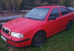 Tradera Skoda Octavia LX 1,6 -98 ca 20.000 mil ej besiktad i år. Körklar trasig bakruta.^ Bilar