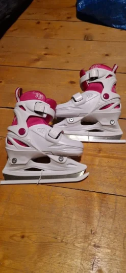 Tradera Övrig Sport & Fritid<Skridskor ställbara strl 25-28