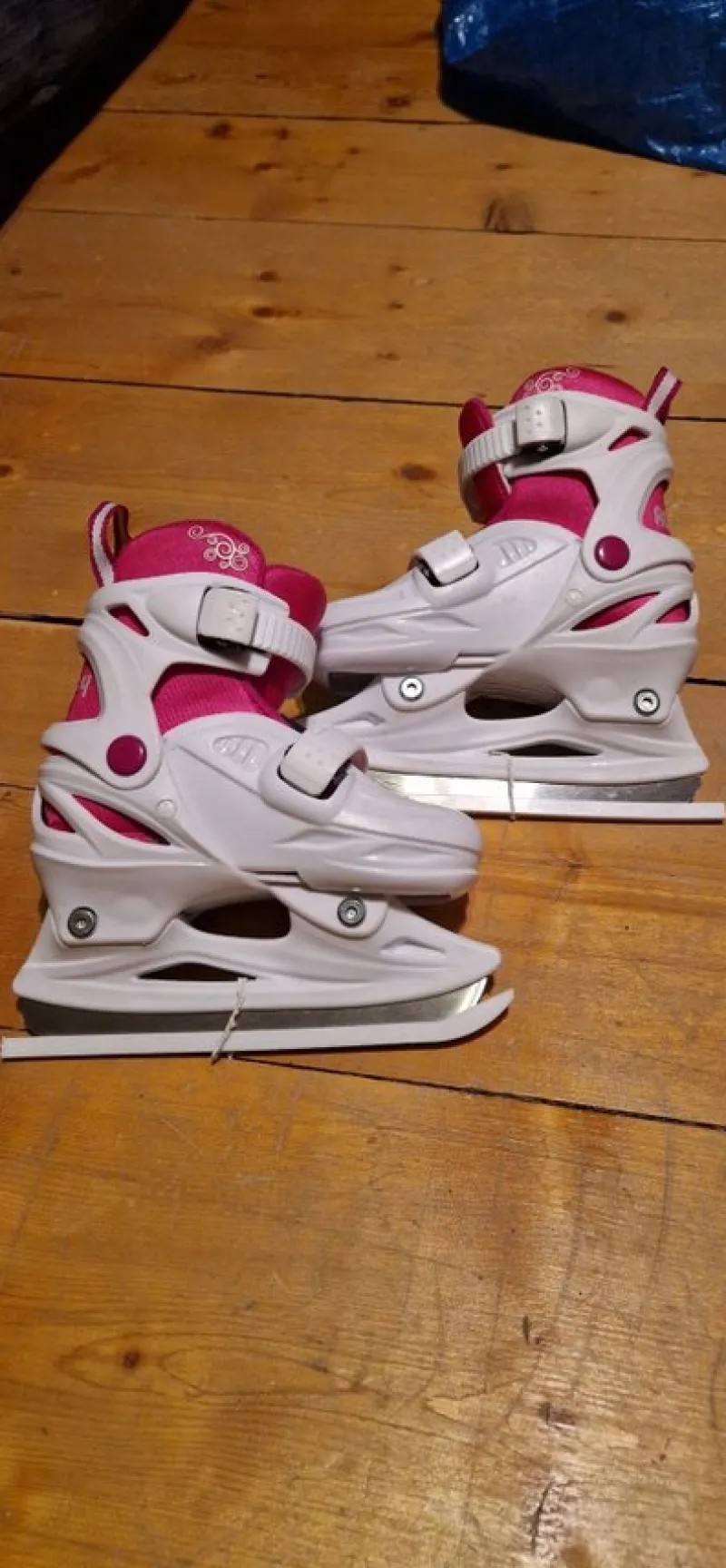 Tradera Övrig Sport & Fritid<Skridskor ställbara strl 25-28