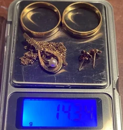 Tradera Övriga Smycken<Skrotguld 18k, totalvikt 14,34g