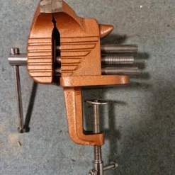 Tradera Skruvstycke från P&B England> Verkstad